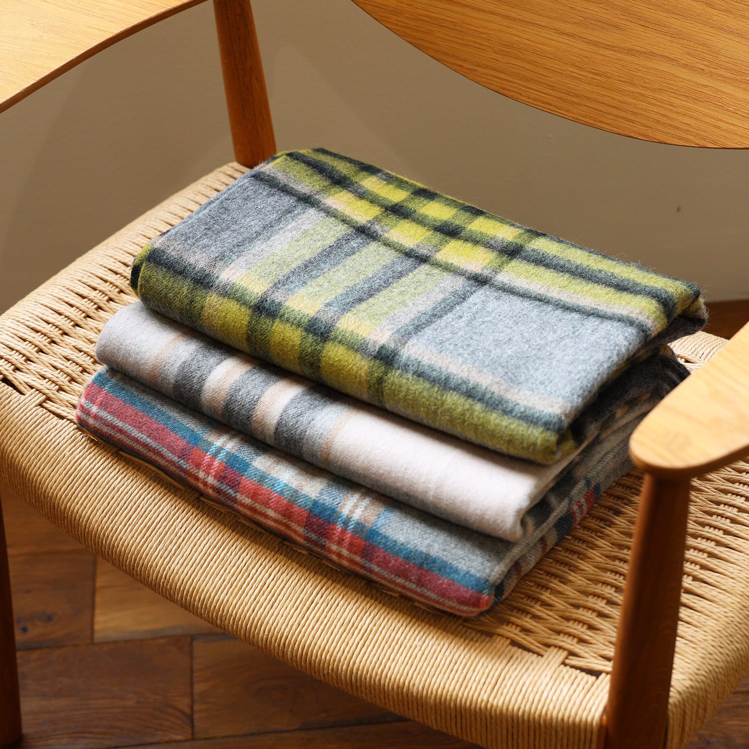 Lamb’s wool stole / Glen Prince